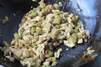 茄子鸡蛋酱的做法