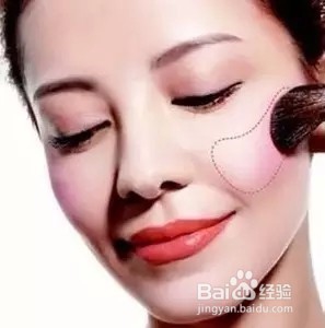 颧骨高怎么涂腮红？