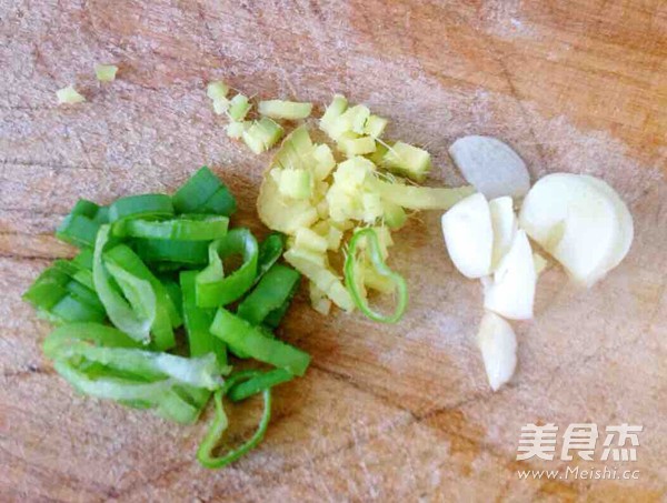 韭菜炒鸟贝的做法
