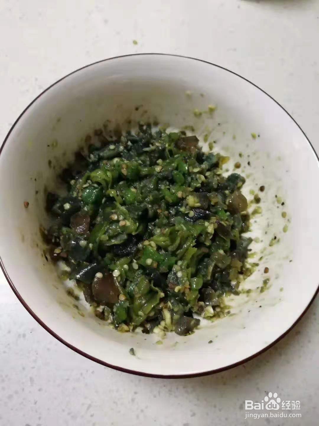 擂辣椒皮蛋的做法