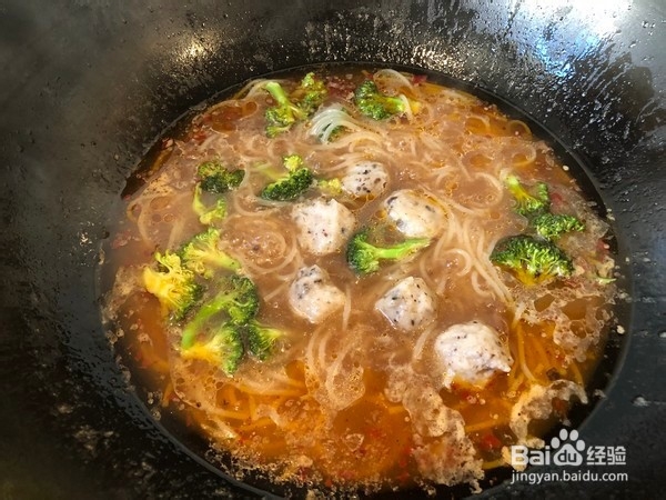 麻辣香菇鱼丸米粉的做法