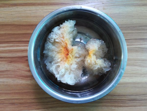 红枣百合银耳汤