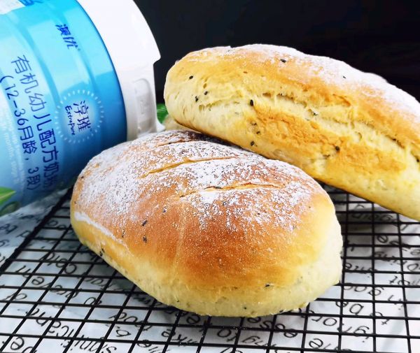 黑芝麻奶香面包