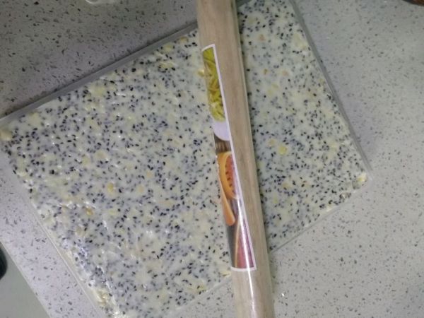 黑芝麻花生牛轧糖