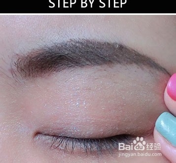 十一出游淡妆技巧 画上眼影妆出好心情