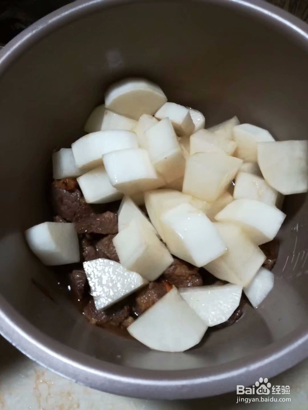 牛腩萝卜煲怎么做汤汁才更鲜美