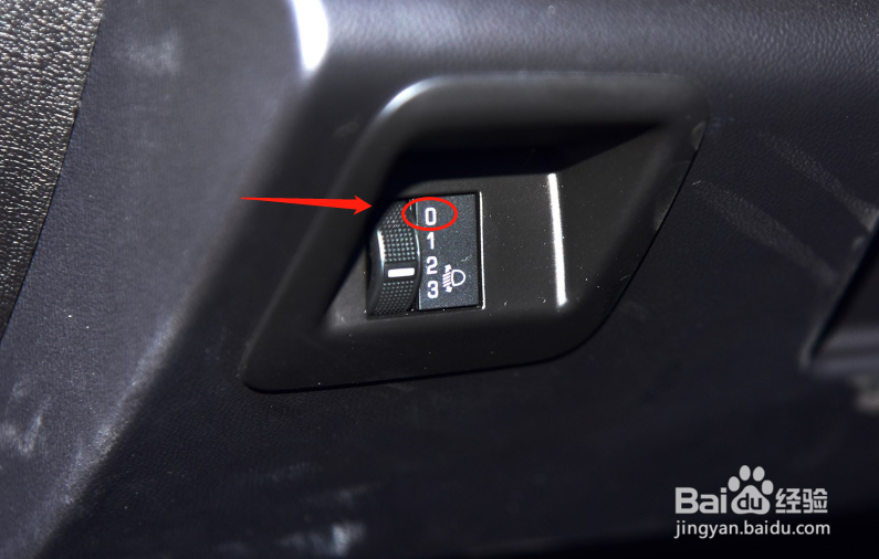 雪佛兰科迈罗汽车灯光高度怎么调节