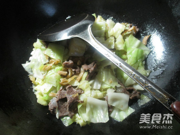 榨菜丝牛肉炒圆白菜