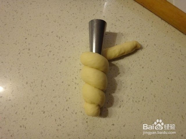 如何制作怀旧的【掼奶油螺旋面包卷】