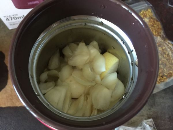 桃胶枸杞水果茶