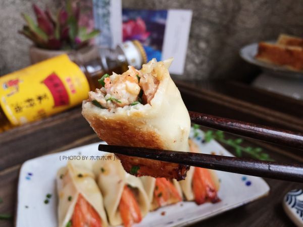 鲜虾韭菜肉锅贴