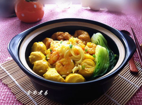 咖喱鱼蛋鲜虾面