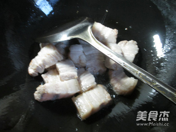 茶树菇茭白烧五花肉