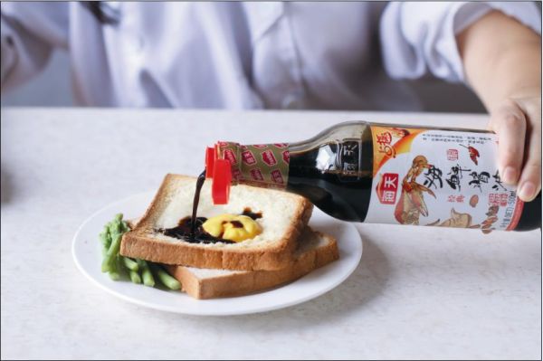 吐司煎蛋配芦笋