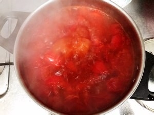 食补佳品西红柿金针菇豆腐汤的做法