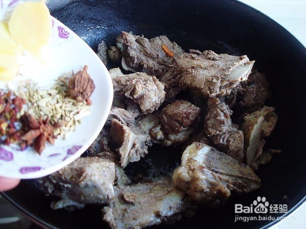 胡萝卜炖牛排骨怎么做