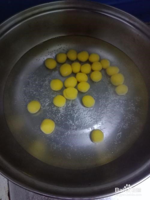 如何做酒酿南瓜糯米团子？