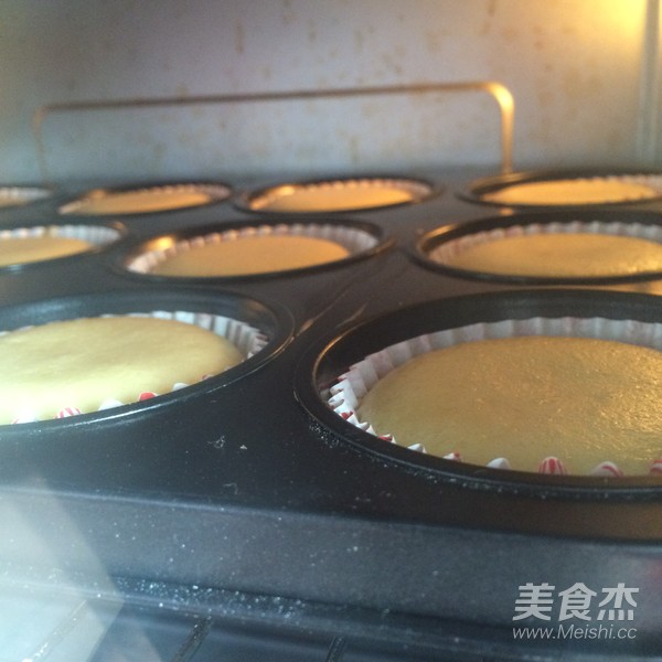 草莓奶油纸杯蛋糕