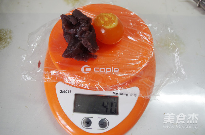 蛋黄酥的家常做法