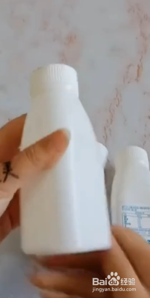 怎样用废弃的酸奶瓶子制作笔筒