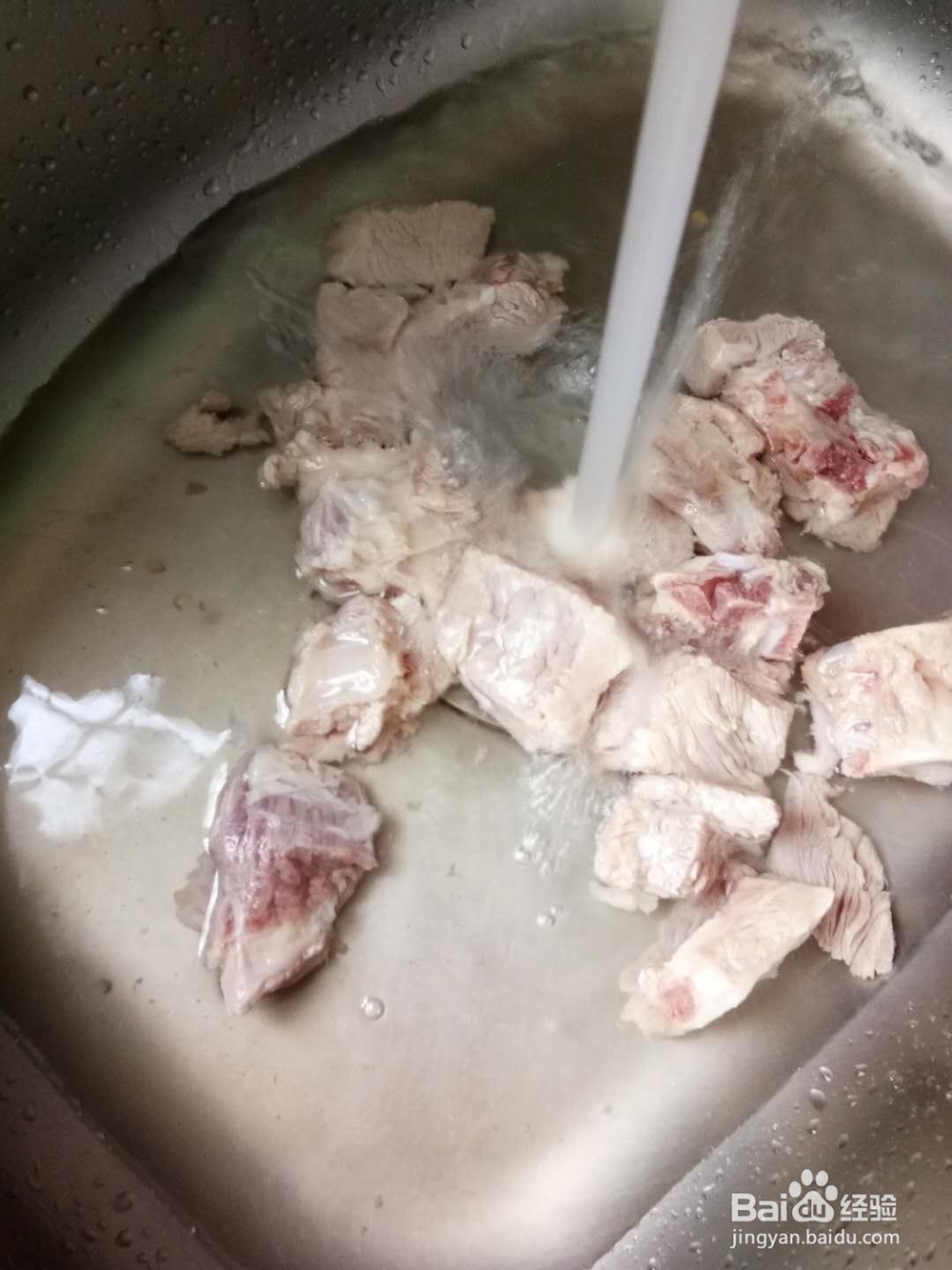 排骨汤怎么炖好喝——玉米炖排骨。