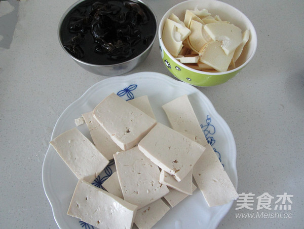 春笋烩豆腐的做法