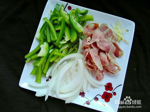 青椒炒腊肠的做法