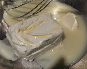 炼奶爆浆青提芝士慕斯蛋糕的做法