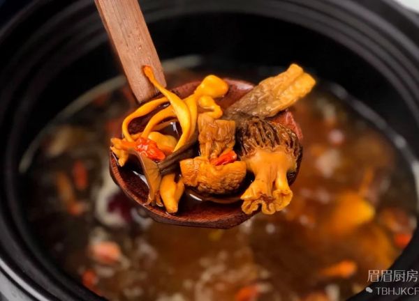 菌菇排骨养生汤