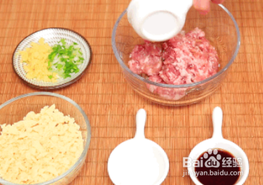 油豆腐鹌鹑蛋酿肉的做法
