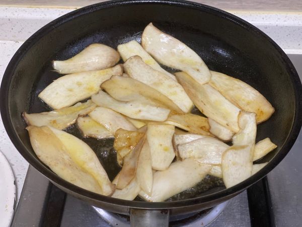 黄油煎黑胡椒杏鲍菇片