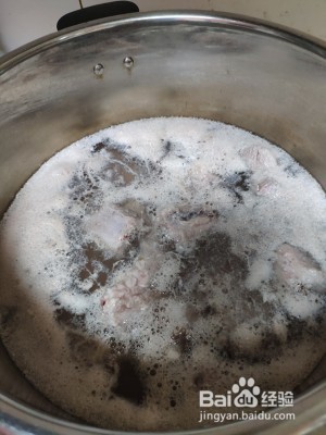 健康养生佳品莲藕排骨汤的做法