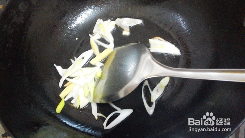 红烧土豆鸡块的做法。