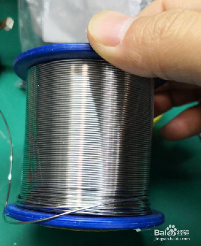 如何使用电烙铁焊接元器件