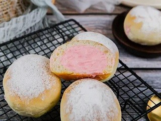 草莓冰面包怎么做?