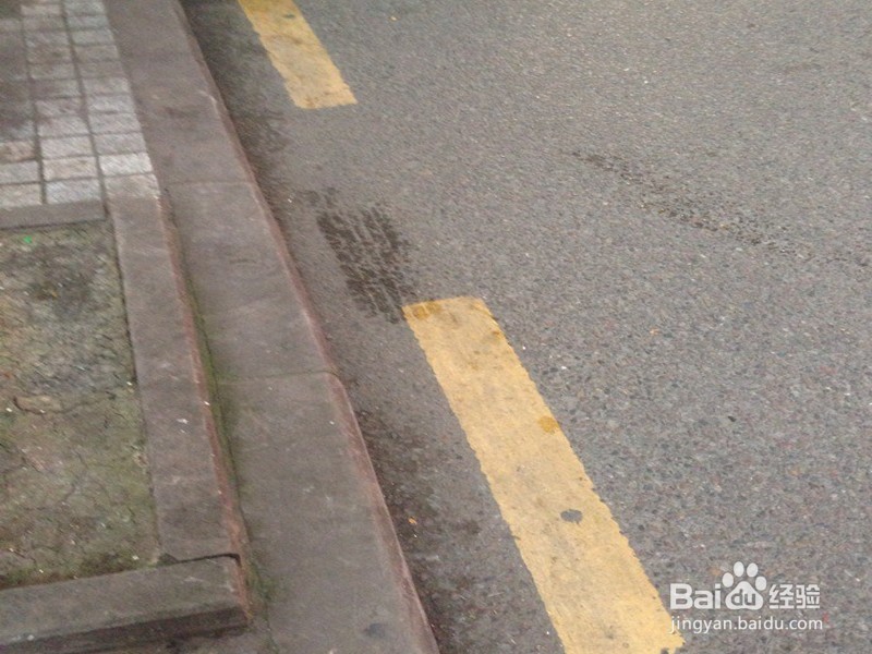 路边停车时需要注意什么