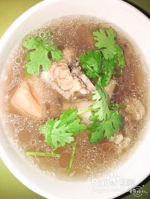 食补佳品莲藕排骨汤的做法