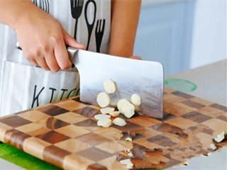 鱼丸卷边披萨怎么做？