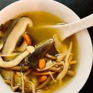 鲜到起飞的菌菇汤