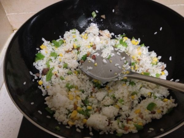 芝士焗香肠炒饭