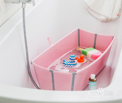 宝宝洗澡爱哭闹？Get正确姿势 让宝贝爱上洗澡！