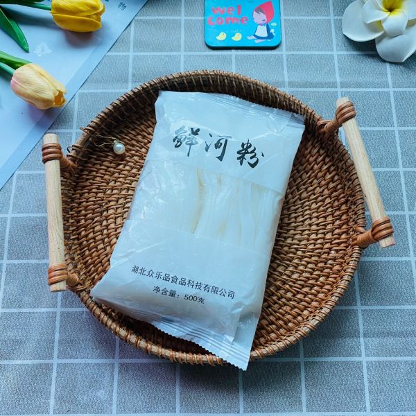 咖喱酱鸡蛋玉米热狗肠炒河粉