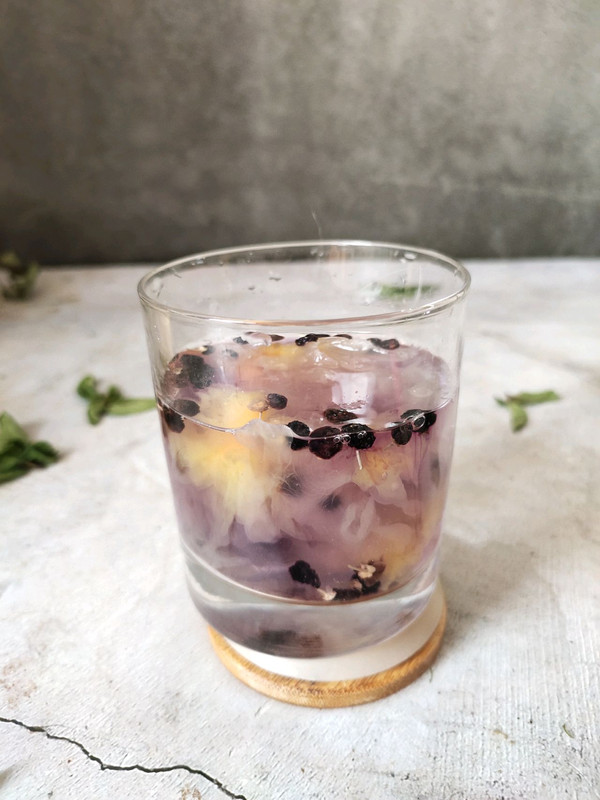 解暑滋补黑枸杞雪耳饮