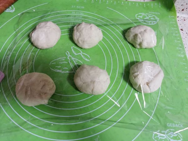 毛毛虫豆沙面包