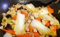 鸡胸肉炒香菇大白菜的做法步骤