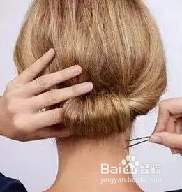 长头发姑娘该怎么盘发