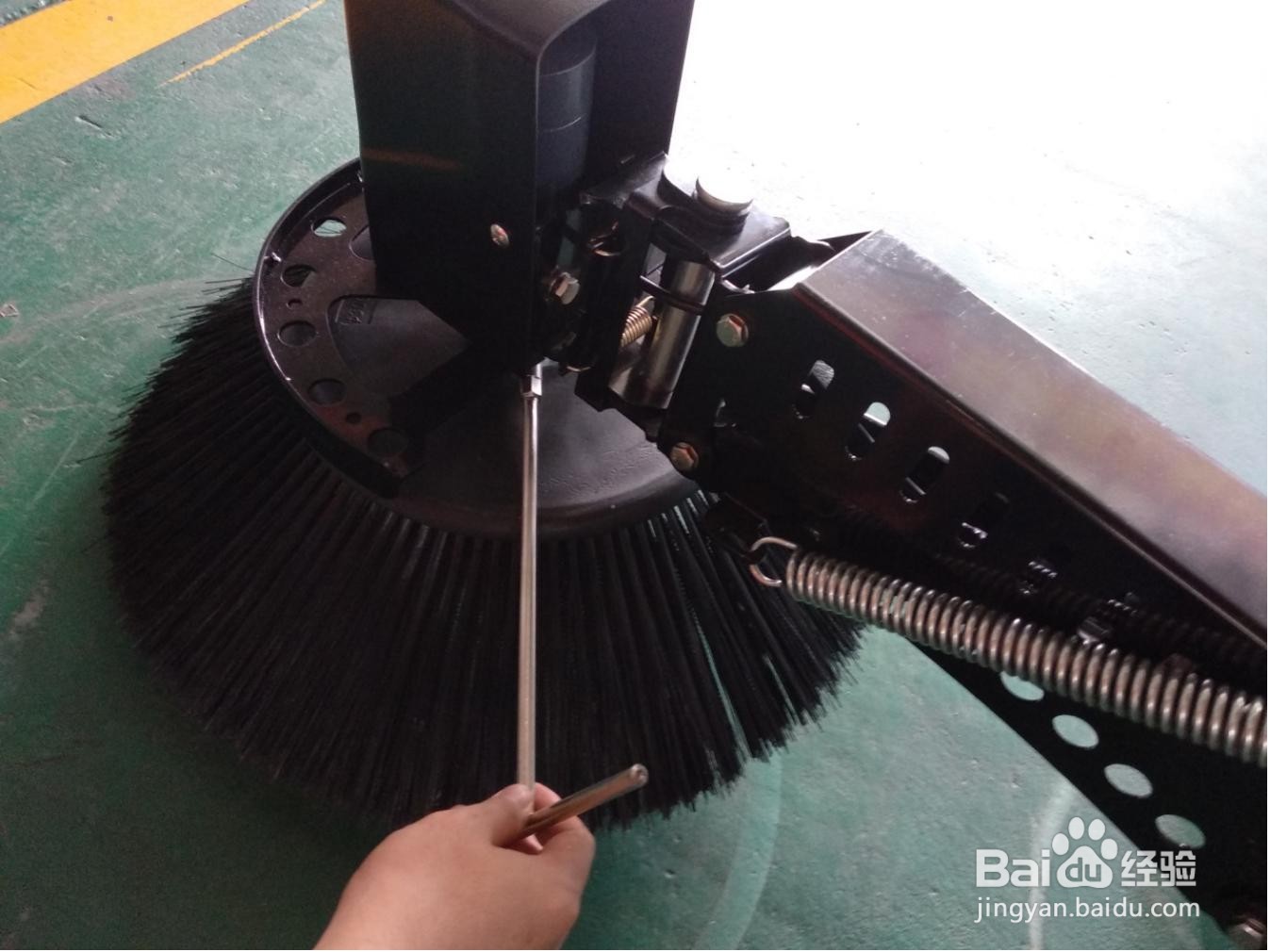 如何选购大型驾驶式扫地车