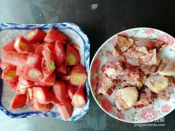 红萝卜烧鸡的步骤