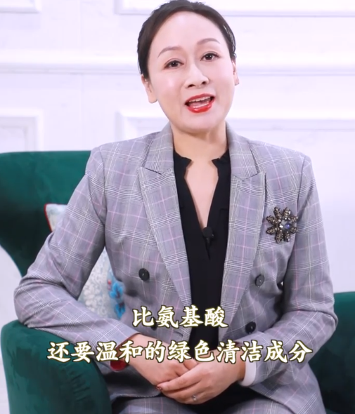 敏感肌肤只能用清水洗脸吗