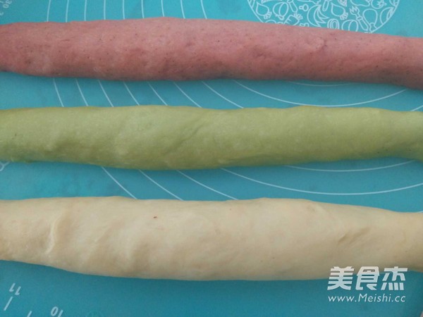 三色辫子吐司